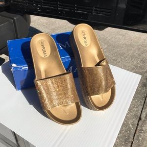 Prima woman’s gold slides